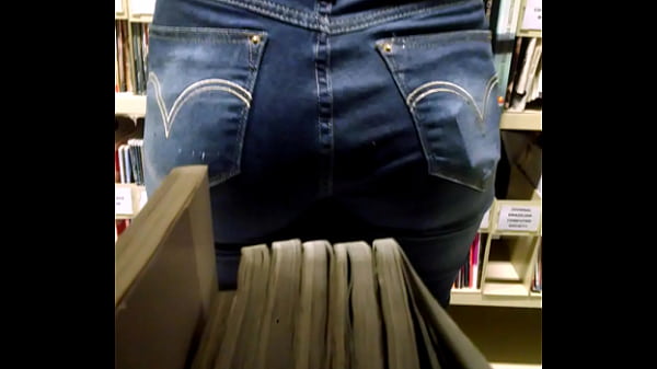 Espiando universit&aacute_ria rabuda na biblioteca