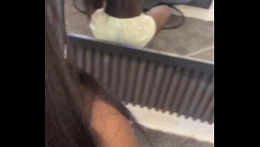 elle bouge bien son petit cul