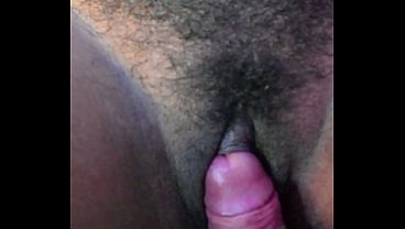 La morena de primer semestre me ense&ntilde_&oacute_ su vagina rosadita y pidi&oacute_ que solo le metiera la puntica. Se la clav&eacute_ toda