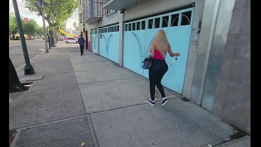 Se la mamo en el elevador a un fan que conoc&iacute_ en la calle.