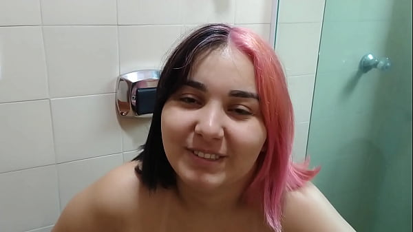 SOU UMA GRAVIDA NOVINHA NINFETINHA QUE ADORA SE EXIBIR MIJANDO