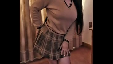 QUIERES VER COMO SE LA FOLLAN???? MORRA Mexicana CULONA DE 19 A&ntilde_itos Moviendo el Culo en UNIFORME!!! SABE MOVER EL CULO PARA EL BAILE PERO TAMBIEN PARA EL SEXO!!! VIDEOS COMPLETOS EN ESTE CANAL!!!