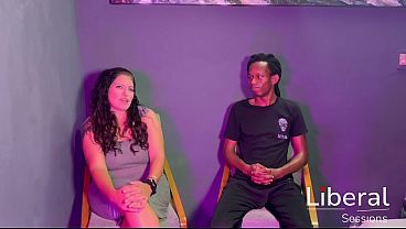 MILF TETONA ESTA APUNTO DE PROBAR SU PRIMERA VERGA NERGA