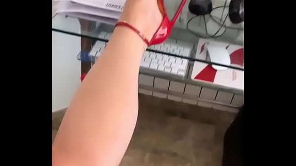 Amateur showing her Red Heels - highheelspassion.com