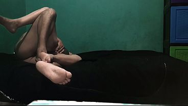 Latina dandole por todas partes