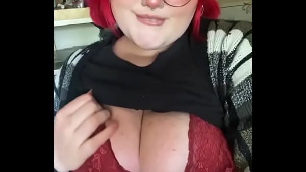 Gordita peliroja tetona. Alguien sabe su nombre?