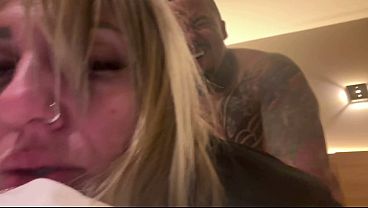 Fizemos o &ocirc_nibus de motel ele n&atilde_o quis usar camisinha seu pinto min&uacute_sculo pra fazer no pelo e gozar dentro da minha buceta