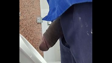 Minha colega de trabalho me deixou com tanto tes&atilde_o que parei no meio do servi&ccedil_o para me masturbar