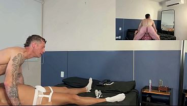 Brasileiro Conhece um gringo americano no hotel levei ele pro quarto deixei ele me foder bem gostoso (VIDEO COMPLETO NO RED)