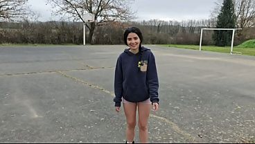 Vecina Cachonda Est&aacute_ Lista Para Hacer Cualquier Cosa En El Bosque