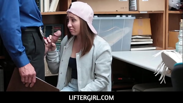 LifterGirl -  Cute Hayden Hennessy having large massive dick to fuck