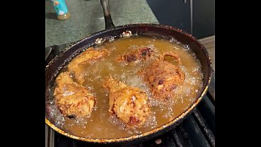 I dont know if I want to eat that ass are the fry chicken lol