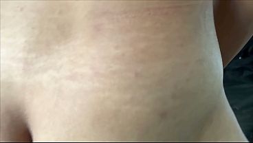 Padrastro Pervertido no se Aguanta la Calentura y le Mete la Verga Directo al Co&ntilde_o a su Hijastra Flaca de Escuela sin Pedir Permiso