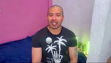 Barbero chacal musculoso dandole verga a pasivo tragon dentro del trabajo. Relato sexual