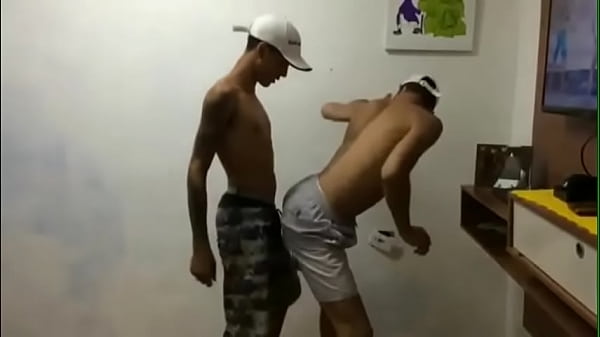 Homem FUDENDO GOSTOSO /PEGANDO NO PAU DO AMIGO /PEGANDO NO PAU DO COLEGA/DEI O CU PARA MEU MELHOR AMIGO/TRASANDO COM PRIMEIRO /PAU GRANDE NO MEIO/TRASANDO COM HOMEM E GEMENO
