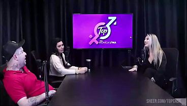 Voce nao vai acreditar o que aconteceu ao vivo nesse podcast. Duas casadas deliciosas, se pegam ao vivo e corno manso &eacute_ humilhado para milhoes de pessoas.