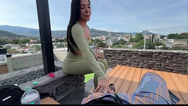 Casi nos DESCUBREN follando en P&Uacute_BLICO con MI VECINA en el PENT HOUSE  del EDIFICIO