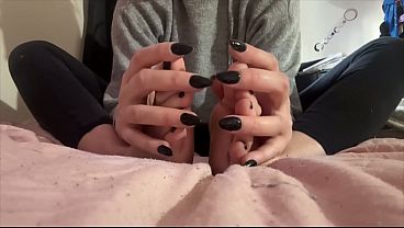 Artemisia Love feet and hands fetish session