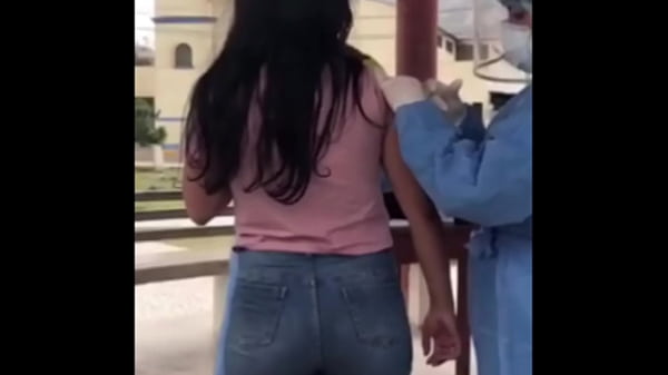 Culoncita contra covid, luego menea