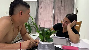 Mi gorda hermanastra me dejo ver su gordo co&ntilde_o por primera vez, para terminar follando su gordo co&ntilde_o - SEXO REAL CASERO