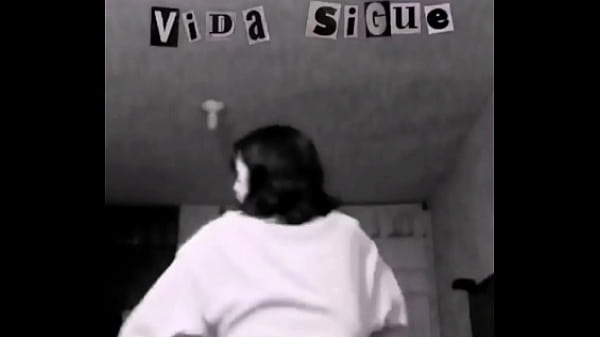 Jovencita Moviendo el Culo