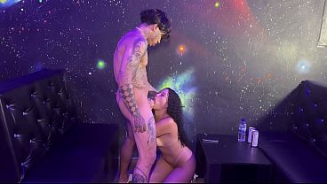 MORENA TRANSA EM BALADA FECHADA