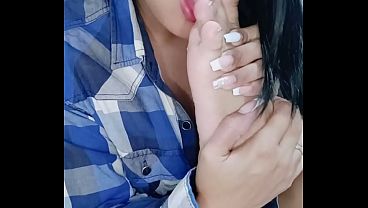 Allisonvega jugando con sus pies