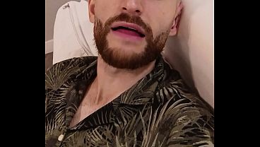 Pelaconbarba y un reel vertical