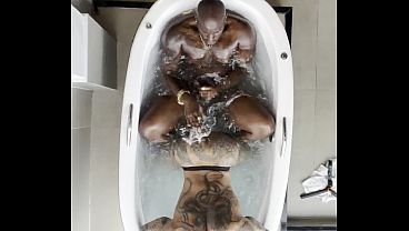 HUNG MUSCLE GYM RAT DADDY TAKES HUGE AMERICAN BBC