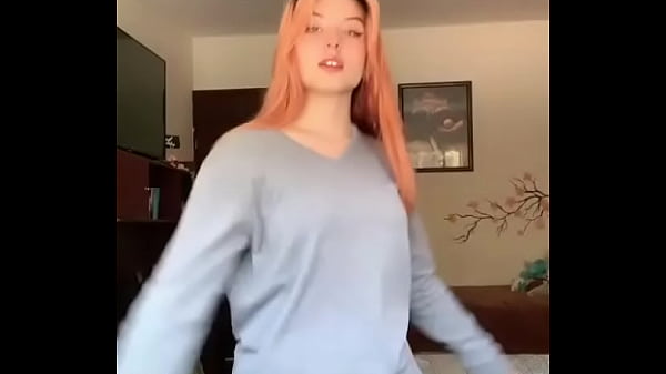 Perrita caliente baila sensual.