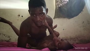 La petite chatte, est super serr&eacute_,