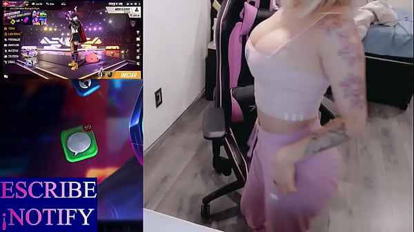 Accidente se le ve la mitad del pezon en vivo