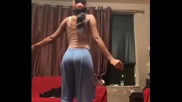 Ebony twerking