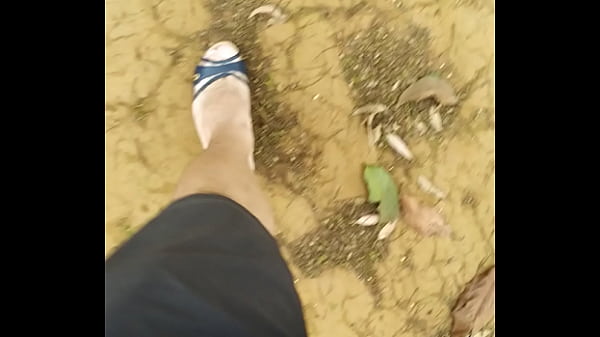 Andando de tamanco no parque