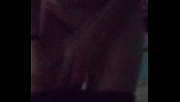 muestro mis hermosos pechos y me masturbo