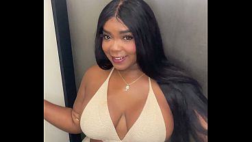 Mi hermanastra se deja hacer un cum facial en la playa