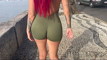 Madrasta putinha fazendo exibicionismo no meu da rua, chegando em casa soquei fundo no cu Rosinha dela.