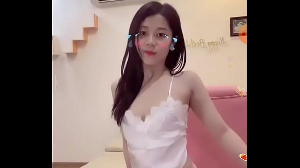 V&aacute_y ngắn l&ograve_i quần ch&iacute_p