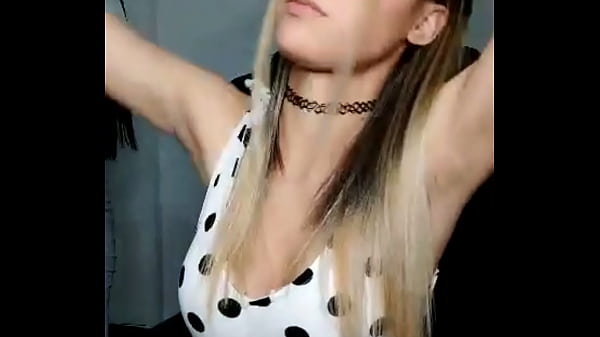 Dulce veneca muestra axilas sin querer