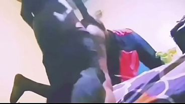 Belle m&egrave_re en position levrette