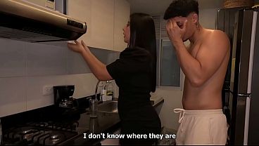 Young man gets a hard-on thanks to his sexy, curvy stepmother