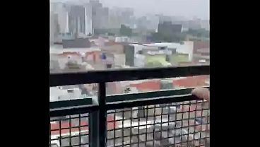 Deu para o vizinho na cama do corno. Casadinha safada, com fogo na buceta, fode com viznho pauzudo e todo condomio saber que o marido &eacute_ corno.