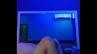 De perrito con mi novia en alojamiento en pueblo