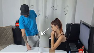 Secret&aacute_ria exitada recebeu entregador!