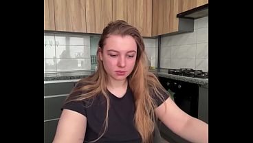 Jucielussie morning masturbating on the kitchen