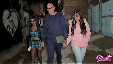 MARGINAL DA FAVELA LEVOU DUAS SAPATAO PRO BARRACO E MRTEU ROLA NAS DUAS