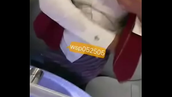 飞机上空姐自慰忍不住摸胸自摸