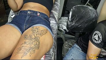 Cliente surpreende tatuador com propostas indecentes em S&atilde_o Paulo, v&iacute_deo completo no RED