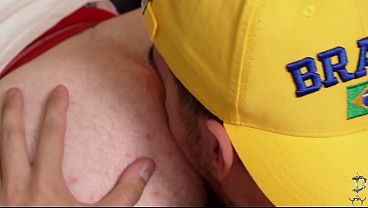 fui ver o jogo da Alemanha e do Brasil e levei uma rola gigante no cuzinho (COMPLETO NO RED)