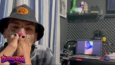 Invadi o quarto da minha vizinha no meio da noite para transar com ela